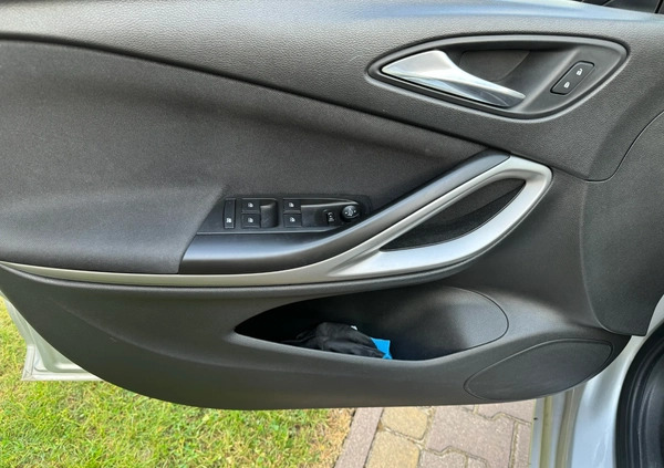 Opel Astra cena 69900 przebieg: 50303, rok produkcji 2019 z Końskie małe 121